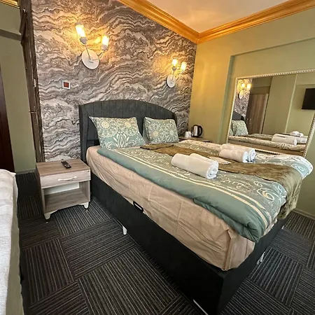 Royal Old City Hotel 3*