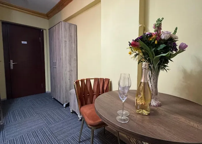 Hotel Royal Old City 3*