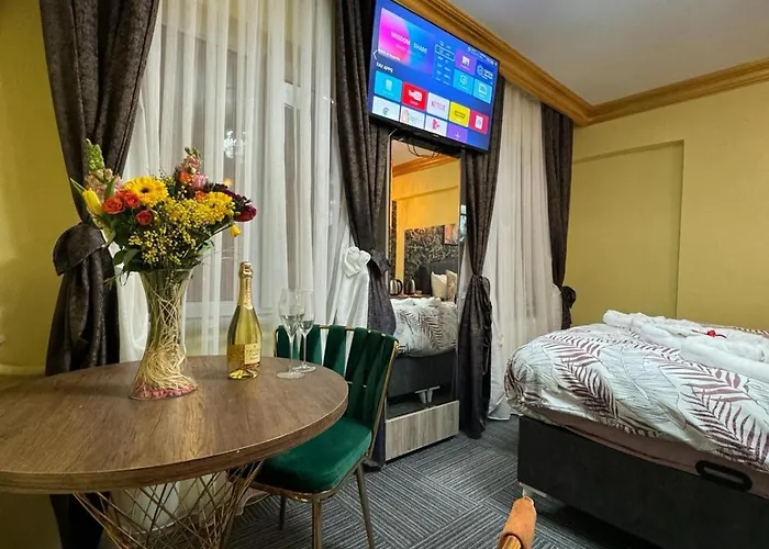 Hotel Royal Old City 3*